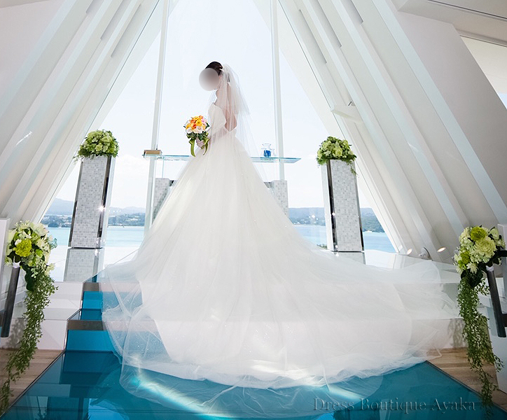 吉川ひなのプロデュースウエディングドレスブランド(alohina)光リ輝く