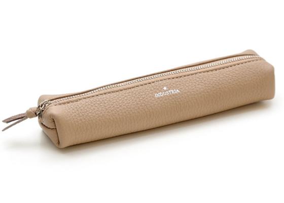 しなやかで肉厚な国産シュリンクレザーとYKK社製の最高峰ファスナー