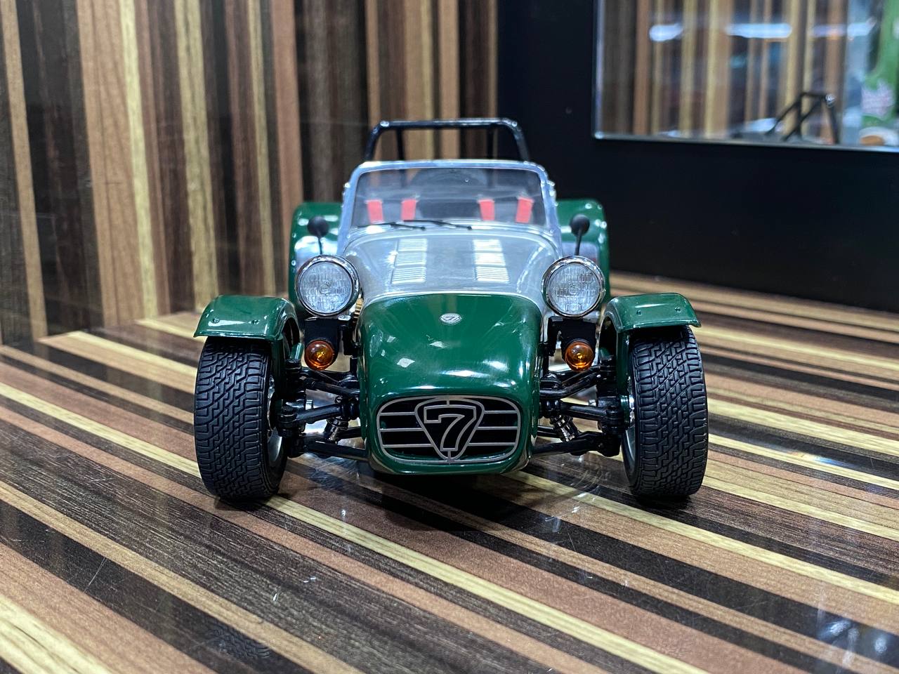 1/18 Diecast Caterham Super Seven Cycle Fender Green Kyosho Model