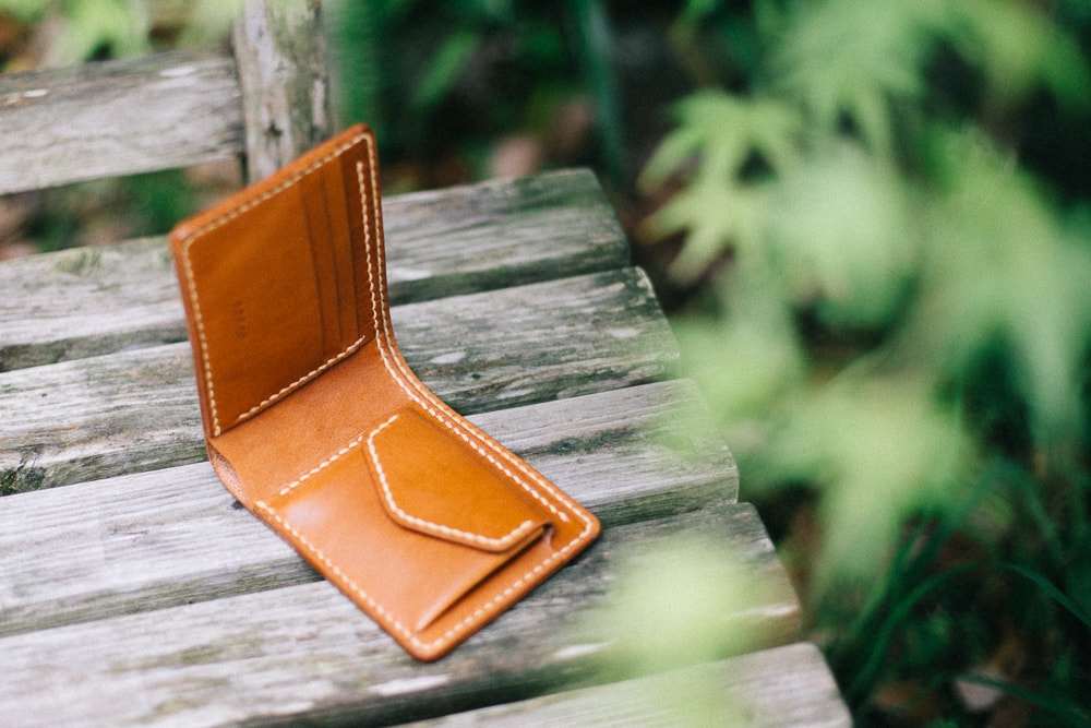 ハンドメイドの小銭入れ付き二つ折り財布 | ハンドメイド革小物のDuram