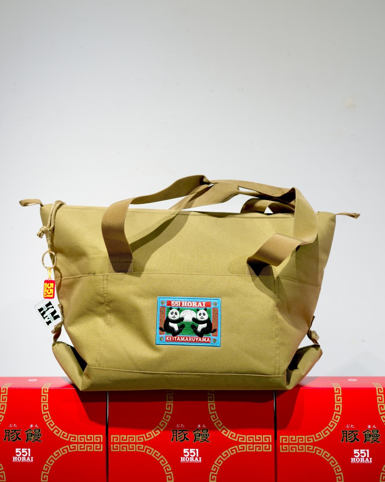 ケイタマルヤマ「縁起物市」551蓬莱の“豚まん型巾着”＆招き猫のラグ