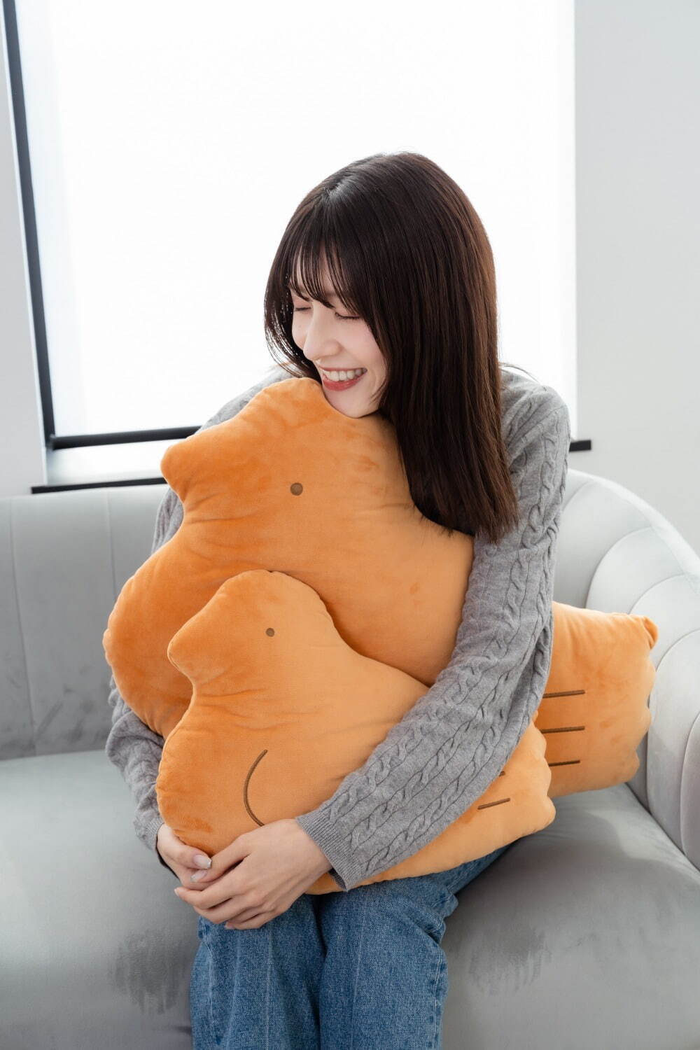 豊島屋「鳩サブレー」がふんわりクッションに、「鳩ッション」大小2