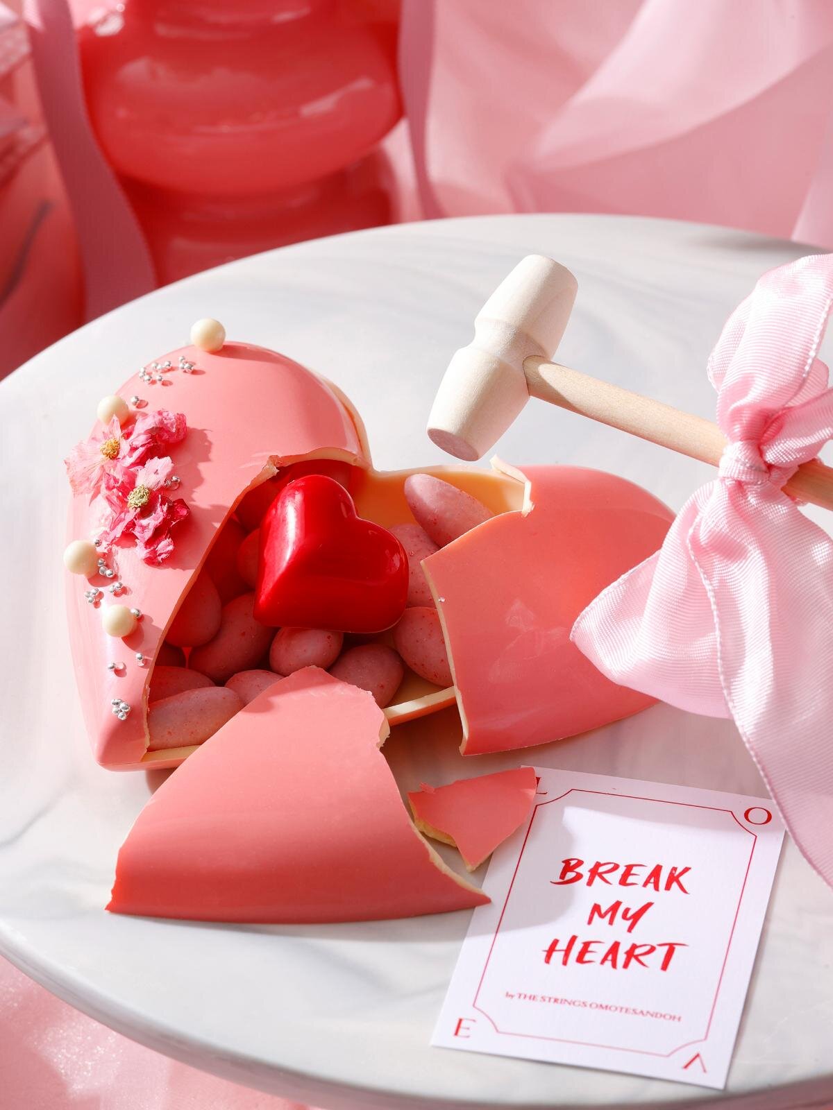 ザ ストリングス 表参道26年バレンタイン、“ハンマーで割る”ハート型