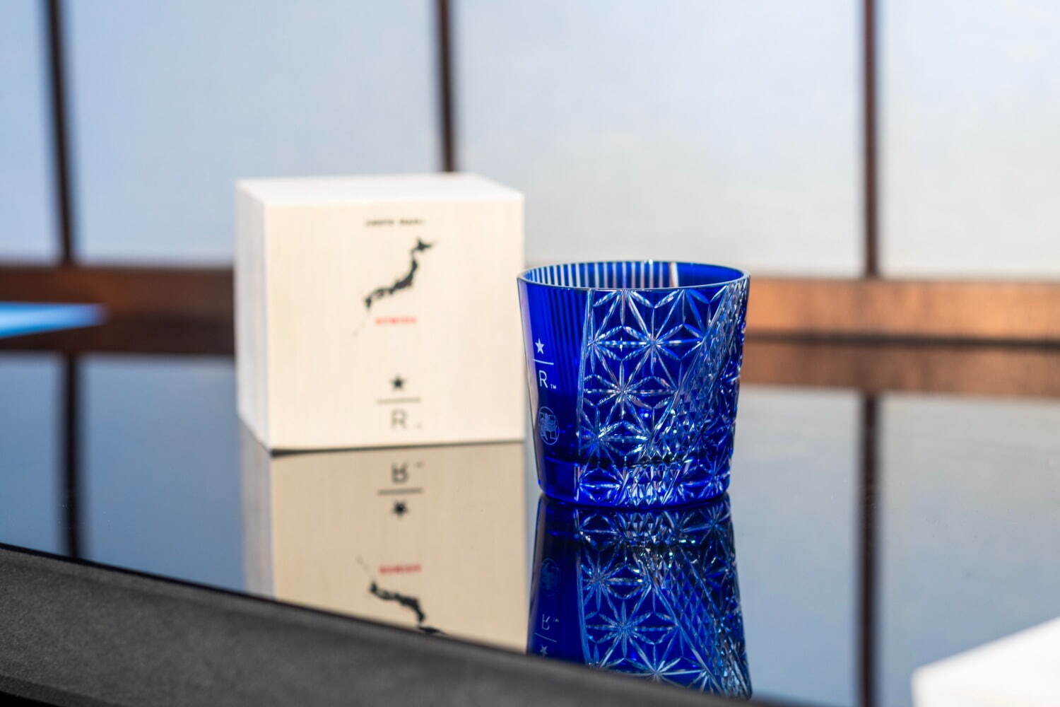 スターバックス リザーブ ロースタリー 東京、江戸切子や萩焼など伝統