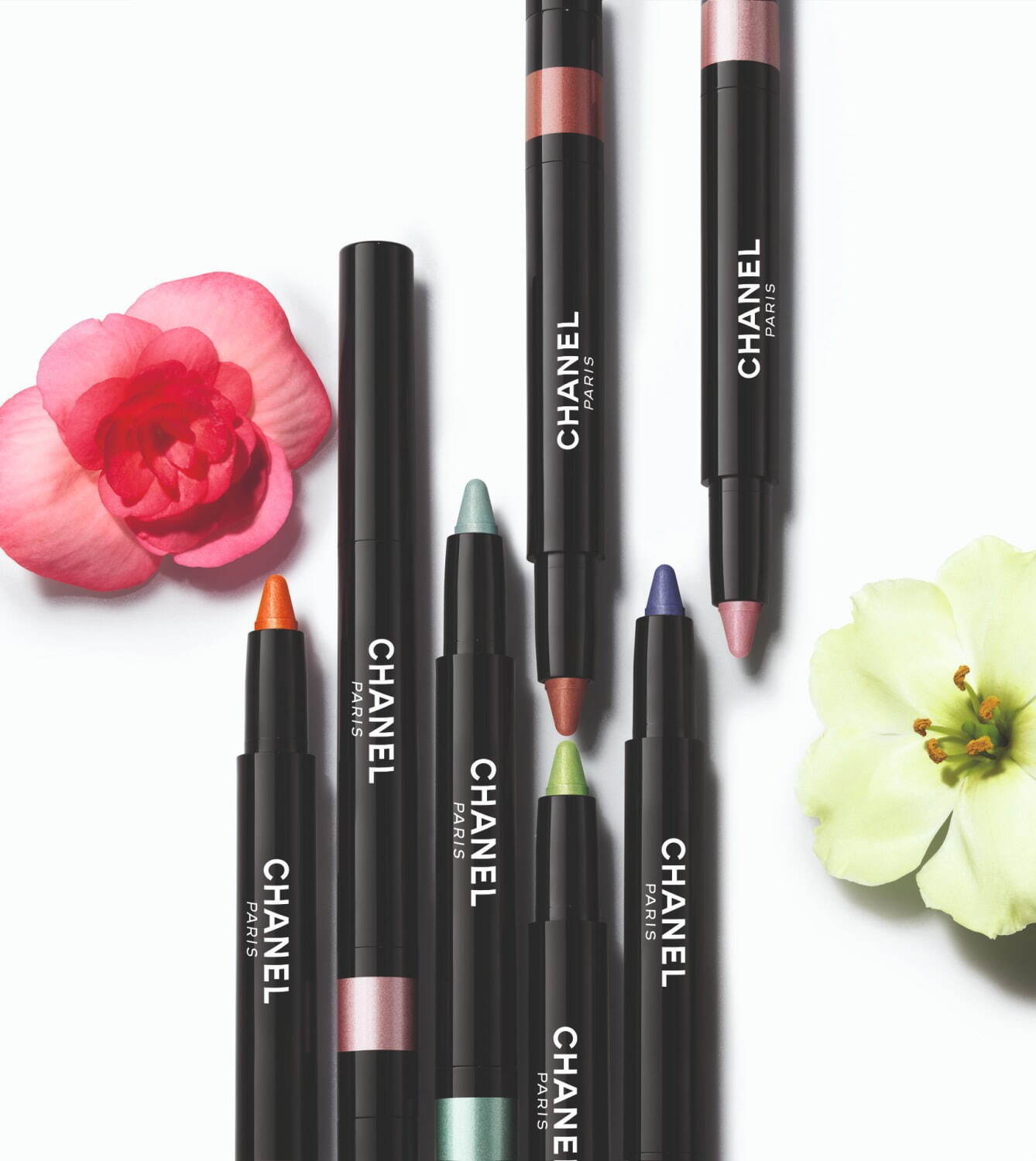 シャネル「空想の庭」24年夏コスメ、“花々の色彩”纏うスティックアイ