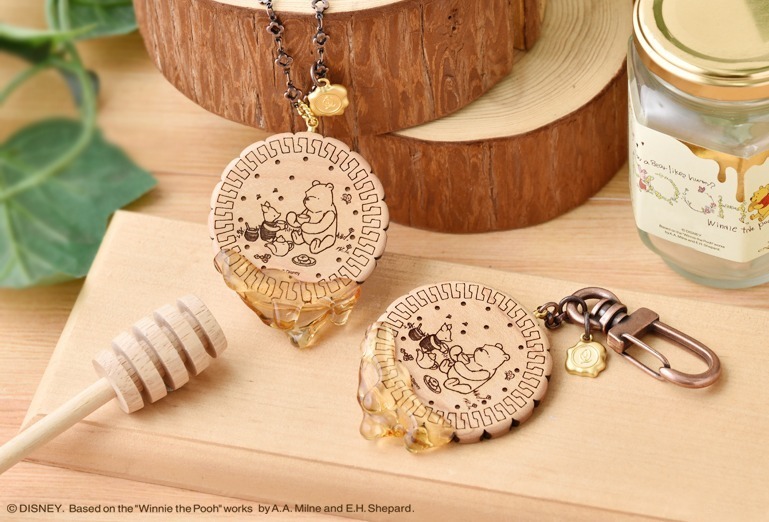 Q-pot.「くまのプーさん」サクサクビスケットの新作アクセサリー、とろ