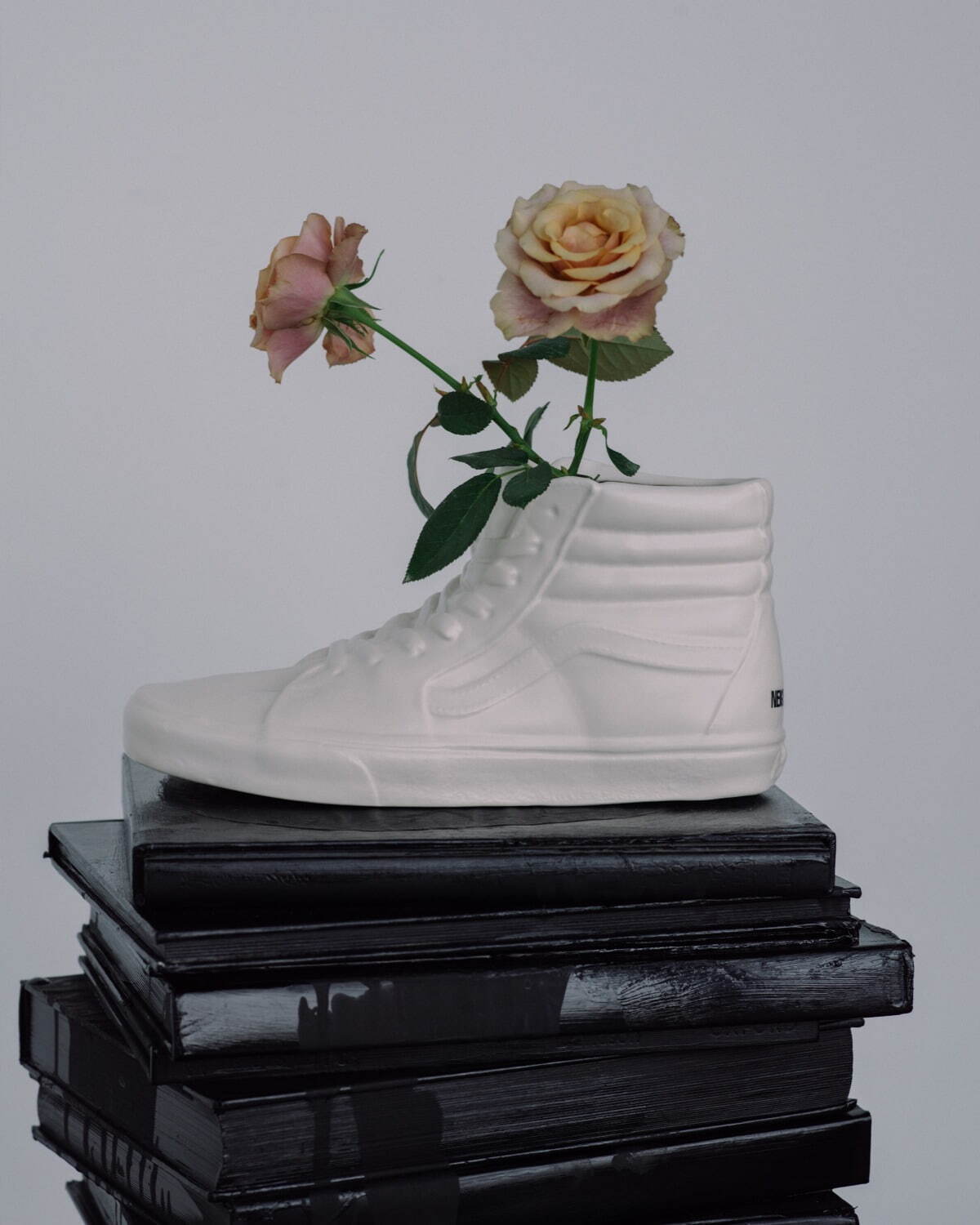 写真1/10｜ネイバーフッド×VANSのお香立て、スニーカー「SK8-HI」を