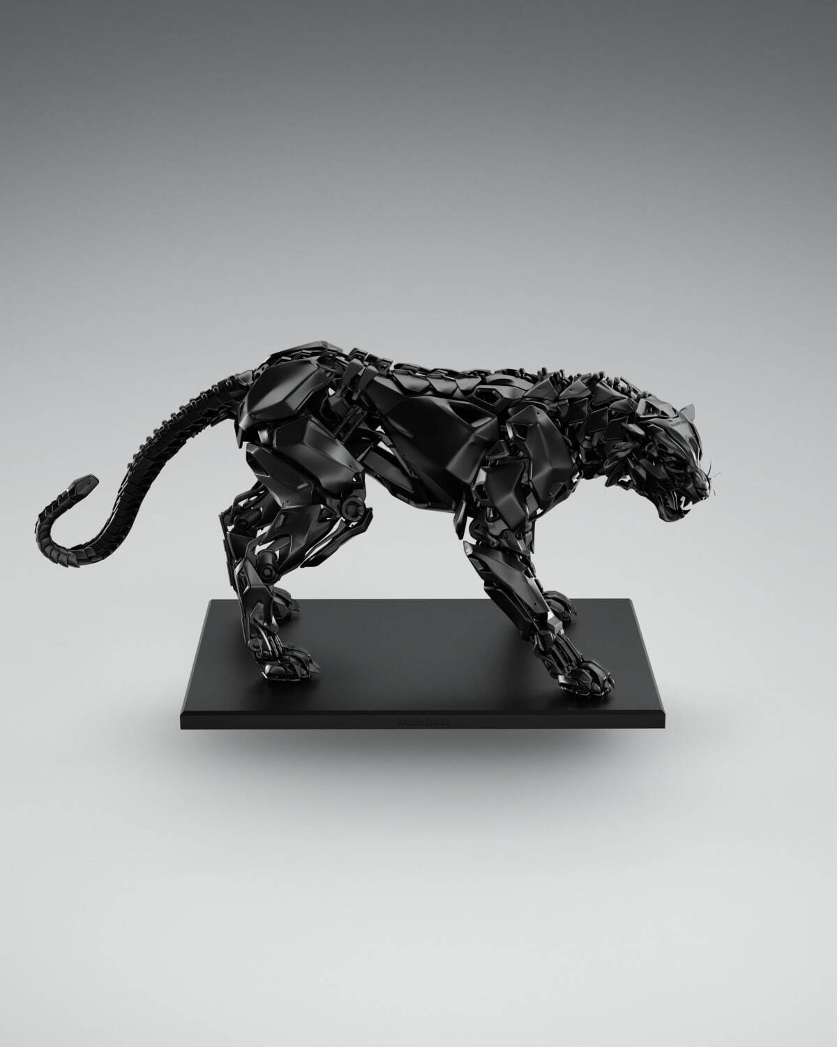 バレンシアガ“虎”の真鍮製彫刻「タイガー・スカルプチャー」上海の