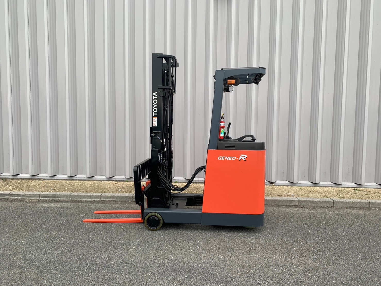 トヨタ中古フォークリフト【7FBR15】まだまだ現役！サイドシフト付