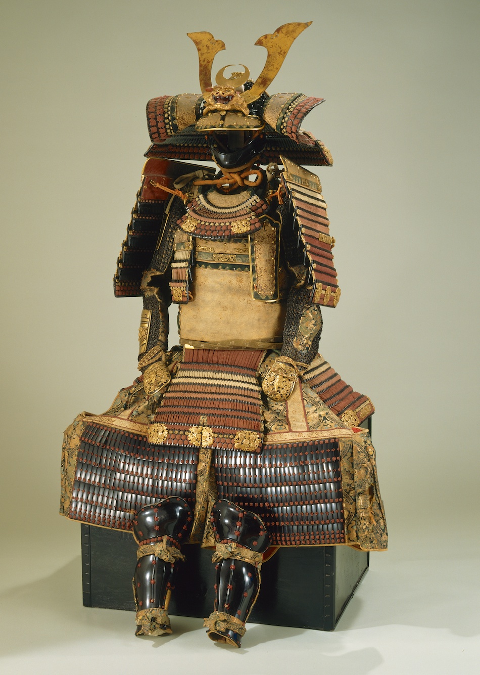 紫裾濃威鎧 兜・大袖・小具足付 | | 収蔵品詳細 | 作品を知る | 東京