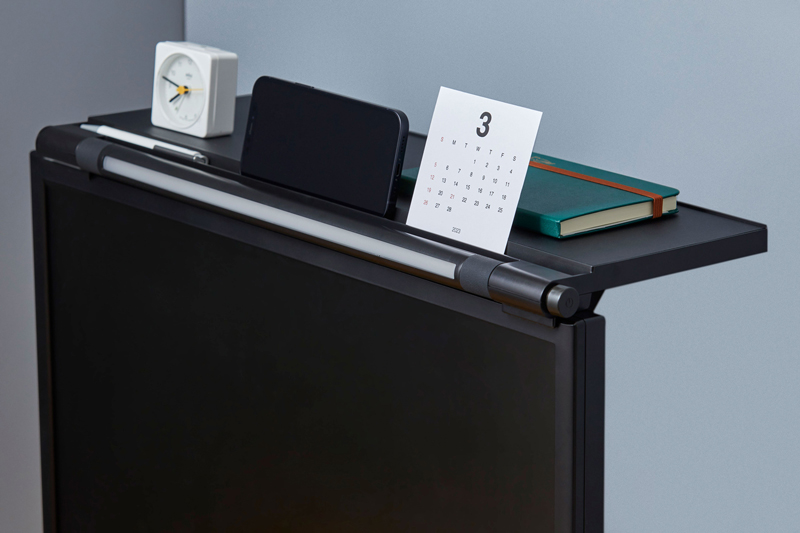 手元と顔を照らせる2wayライト付きの新モデル「ライト付きディスプレイ