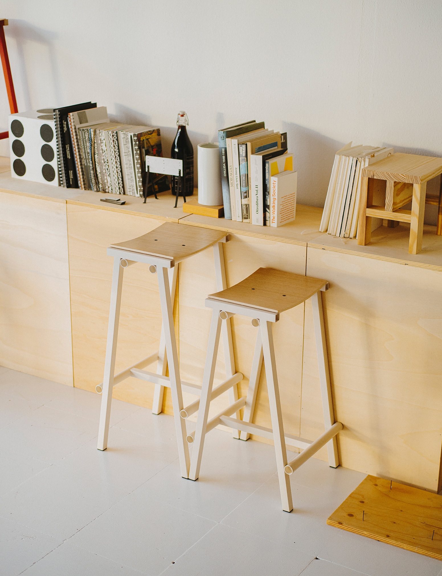 TABURETE 8 BAR STOOL LOW / H66 - スツール | 【公式】HAYオンライン