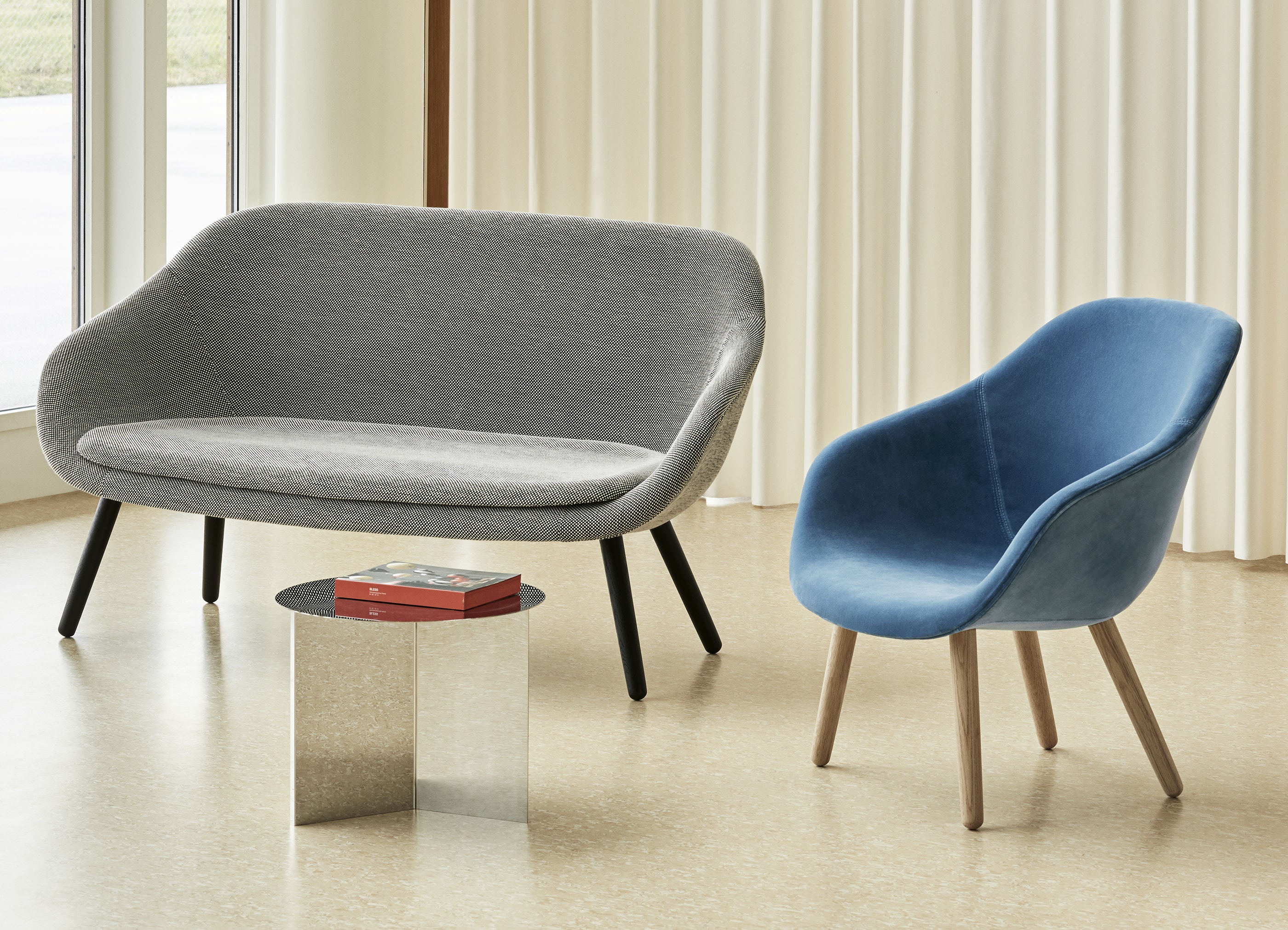 SLIT TABLE ROUND / Φ45 x H35.5 cm - テーブル | 【公式】HAY