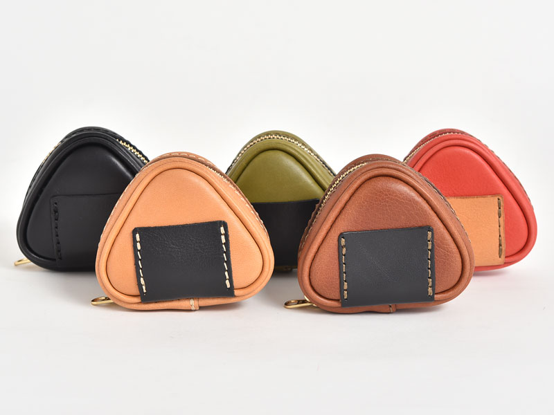 おにぎりの形をした使いやすくて可愛いポーチ / 革鞄のHERZ(ヘルツ