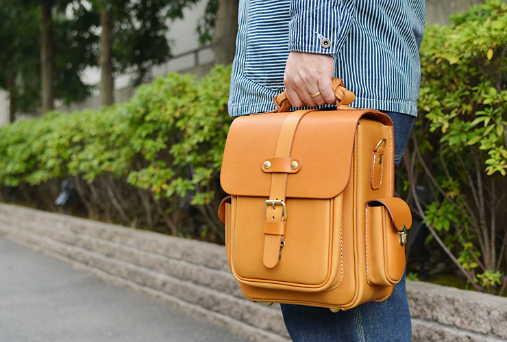 ハードレザーで箱のように作った縦型2wayショルダーバッグ / 革鞄の