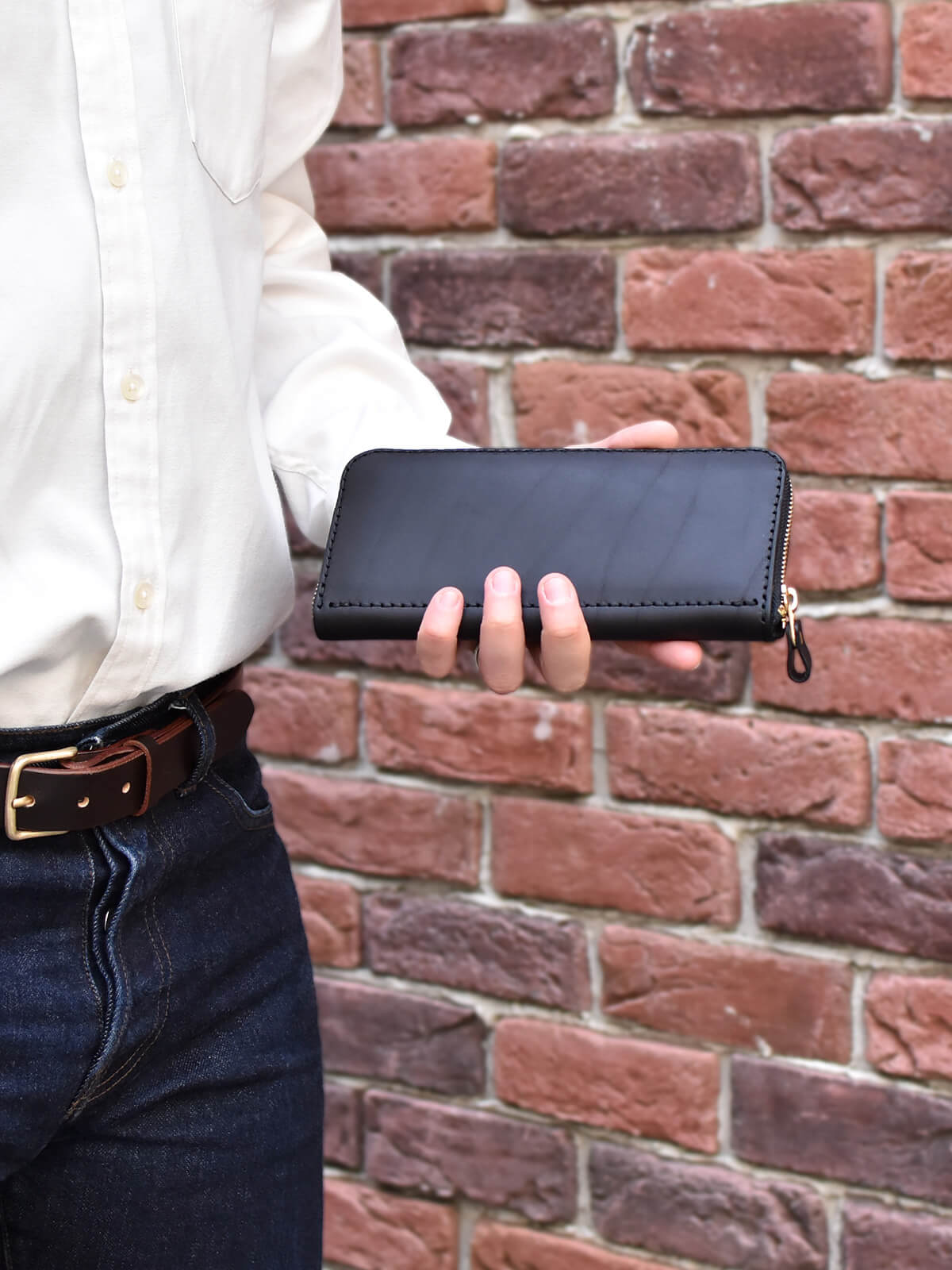 5か所の収納スペースで一番人気のファスナー式の本革長財布 / 革鞄の