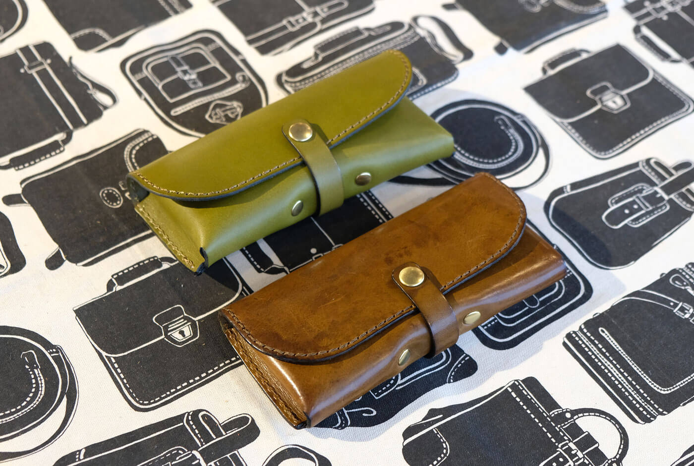 革色グリーンのレザーエイジングギャラリー｜革鞄・革小物のHERZ公式通販