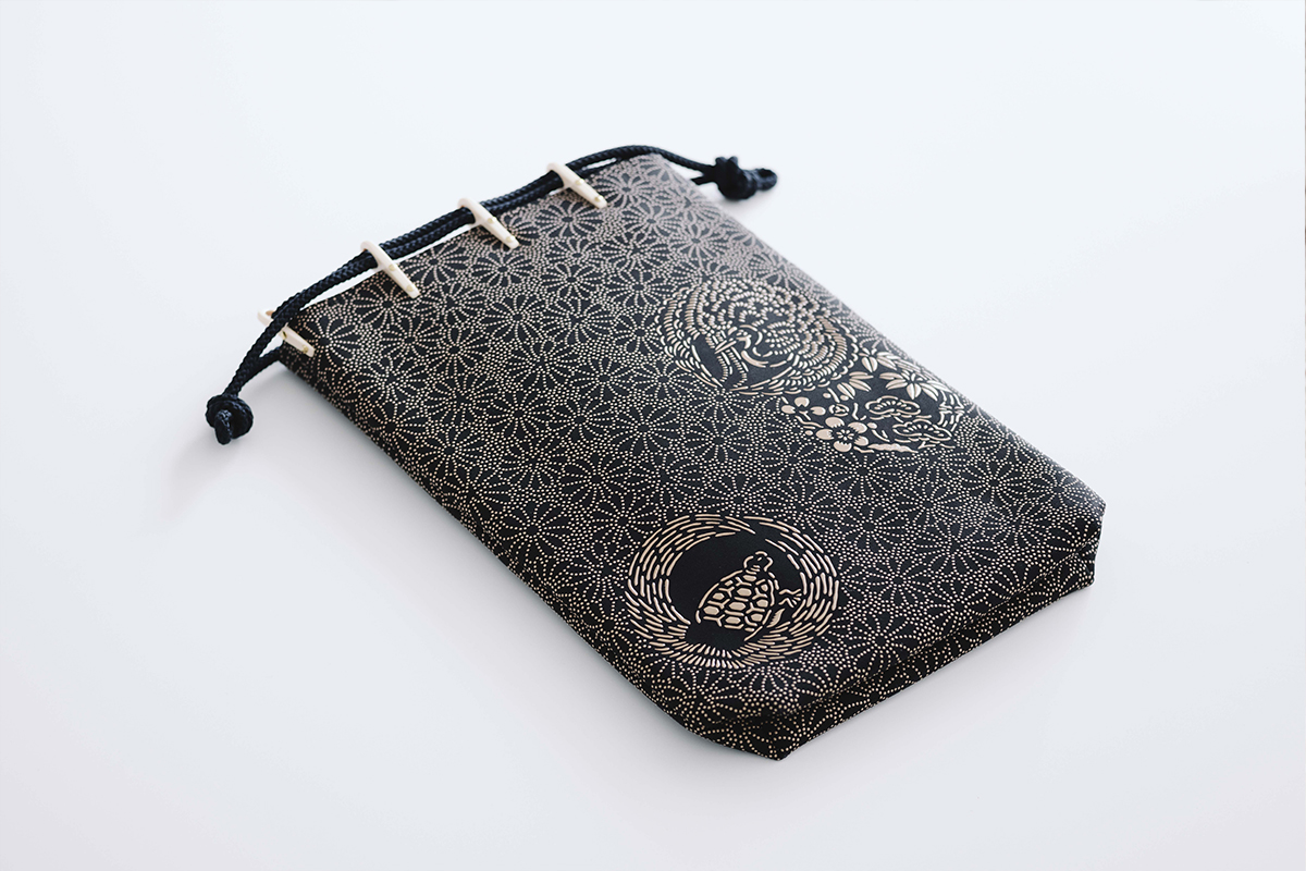 季節限定】「鶴亀」模様（終了しました） | おしらせ | 印傳屋 | INDEN-YA