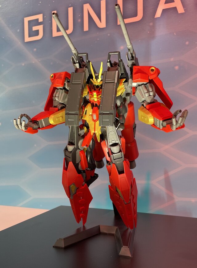 全高約257mmもの“大型ガンプラ”！存在感抜群の新作「HG ティフォエウス