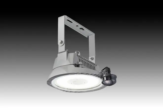 工場・倉庫などさまざまな高天井施設向けに大幅な節電と、40％軽量化