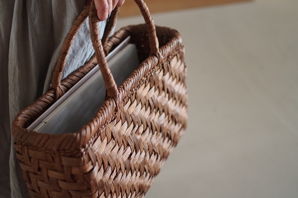 野性味ある山葡萄の横長バッグ - ウェブショップ - jokogumo - よこぐも