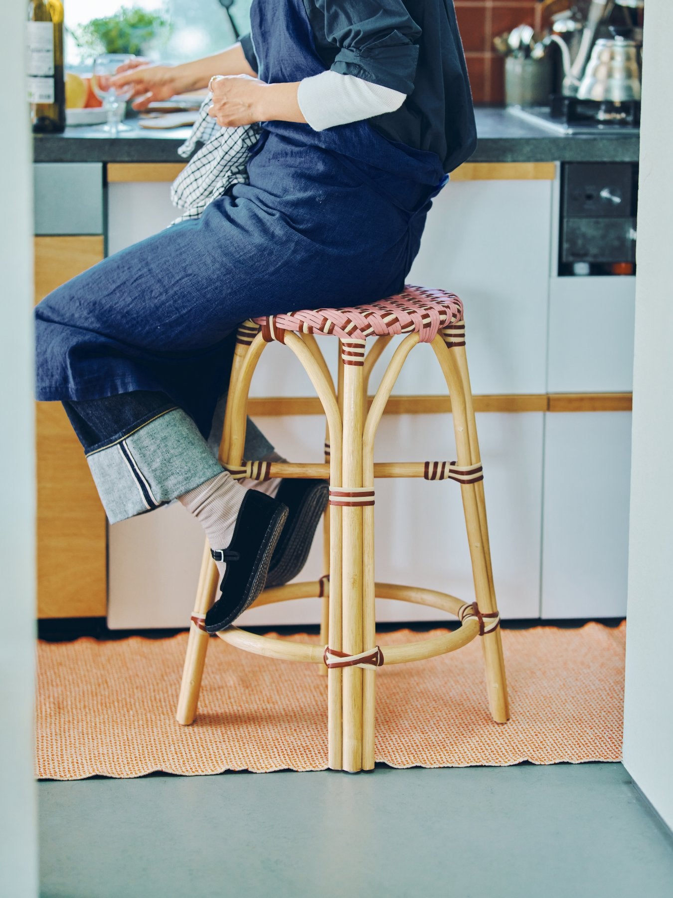 受注販売】オリジナル・ラタンビストロスツール｜家具｜オルネ ド