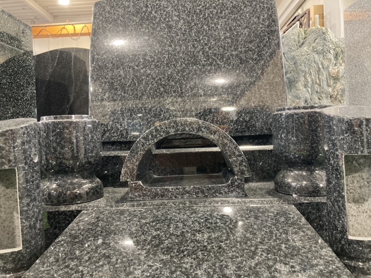 現品紹介】見れば見るほどハマる｜モンゴル産墓石「天翔青」とは？特徴