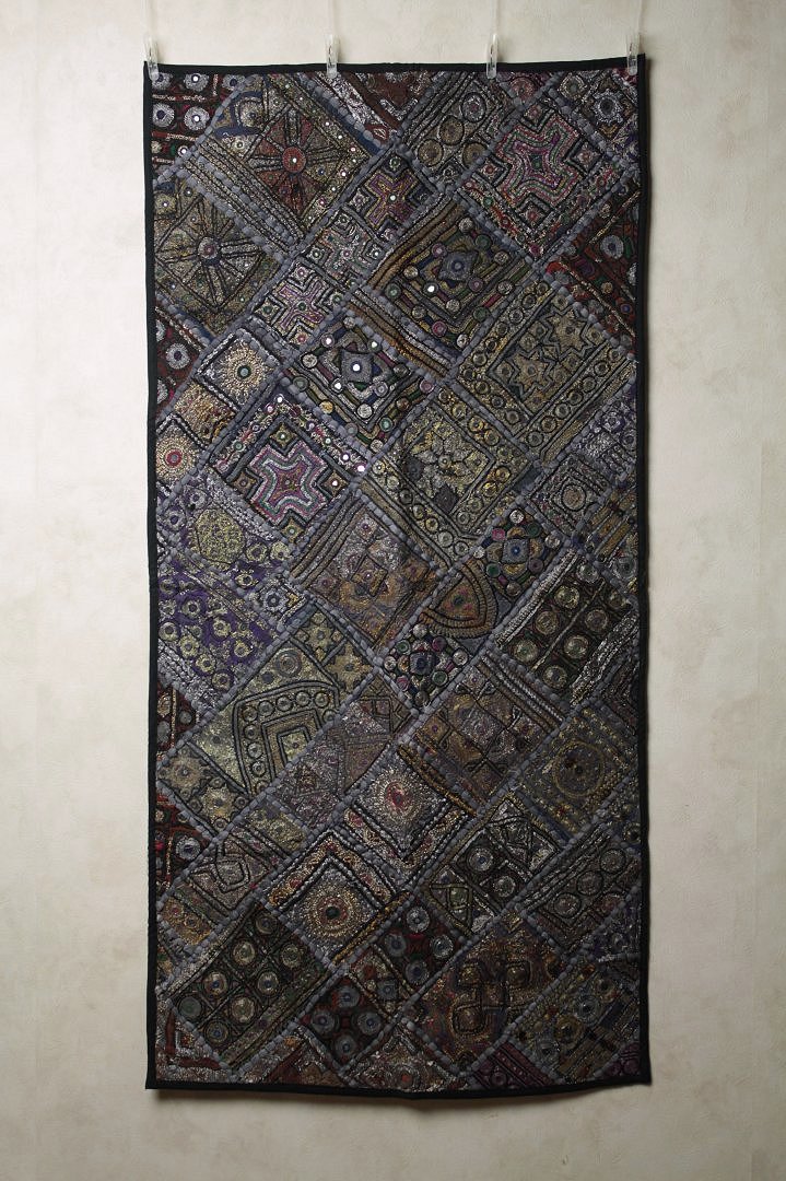 インド 刺繍アップリケ壁掛け タペストリー - アジアの布専門店ウィージャ