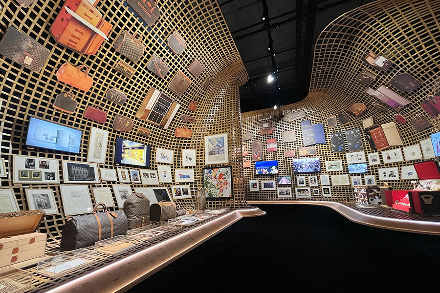 こんな大阪中之島美術館、見たことない…！「ヴィトン展」開幕 | Lmaga.jp