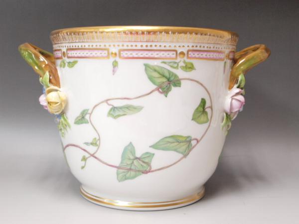 フローラダニカ（ロイヤルコペンハーゲン）｜ブランド食器買取のライフ