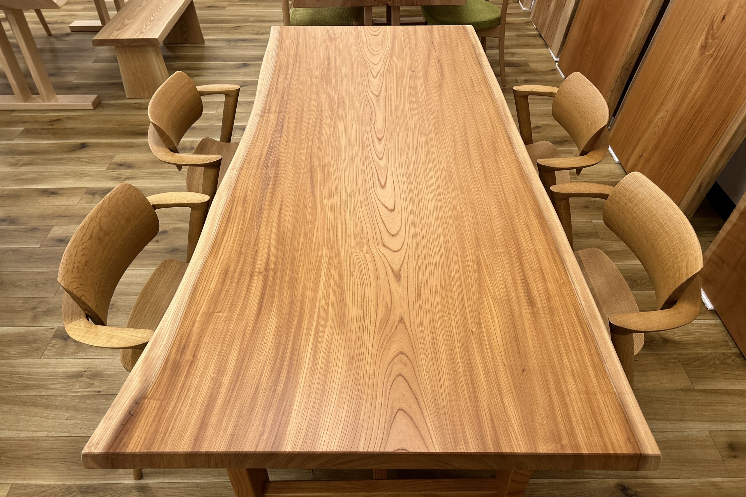 欅（ケヤキ）一枚板テーブル（国産/兼用脚付） – 木匠舘マイドゥ｜飛騨