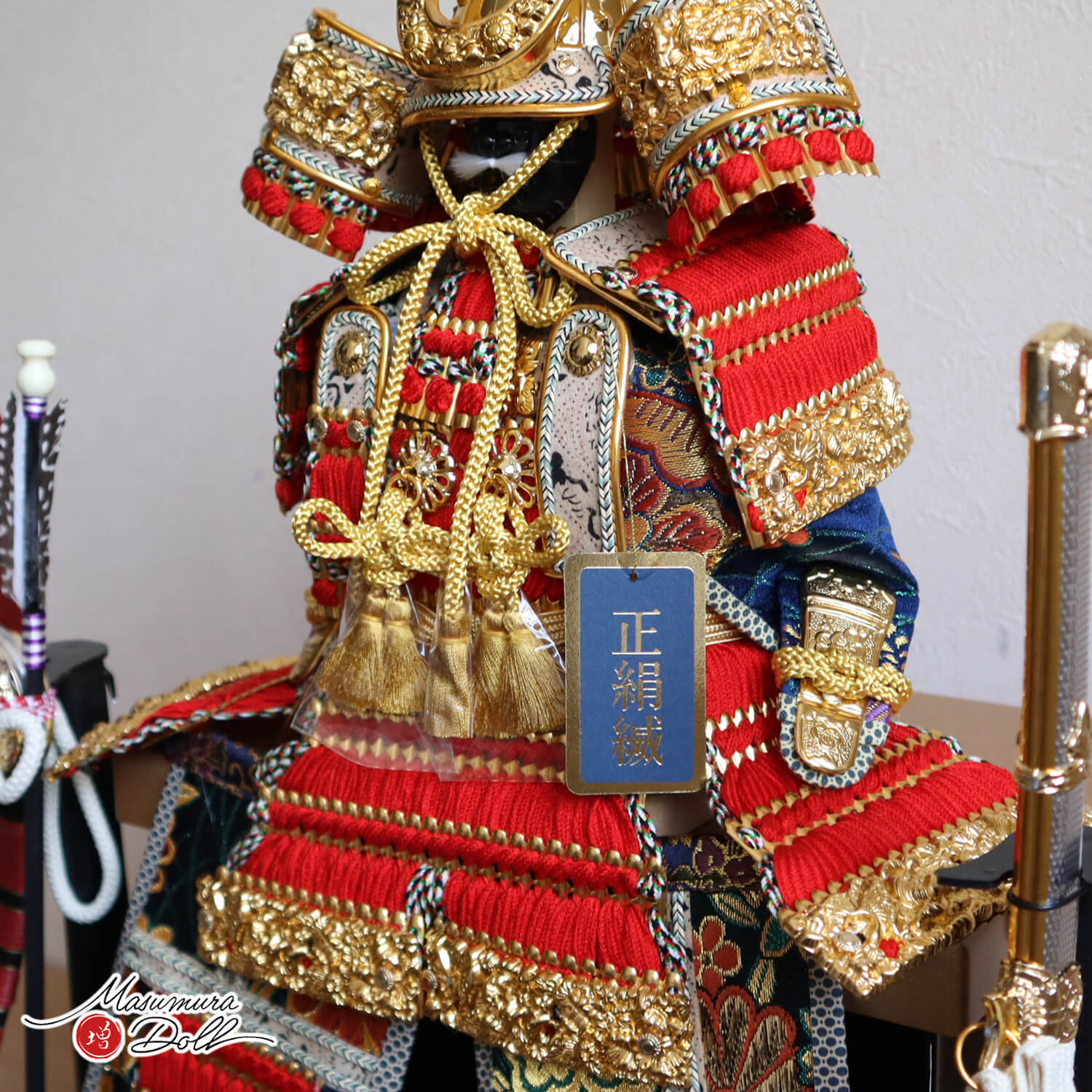 五月人形 ケース飾り 鎧 兜 鎧 本彫金 ケース 赤糸鎧 金小札 ケース飾