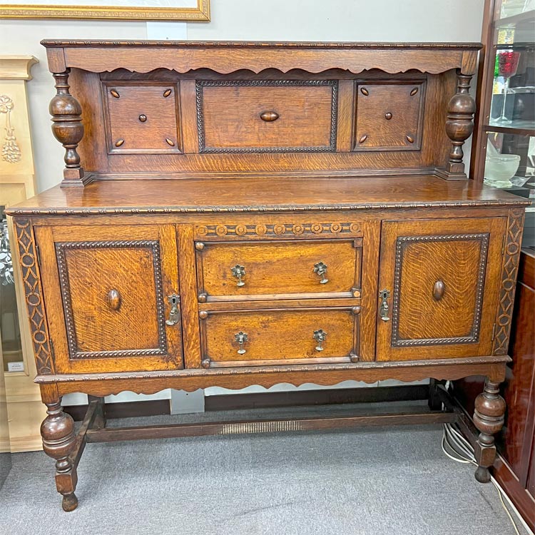 ヴィンテージ家具のキャビネット（飾り棚）をアウトレット販売しています。