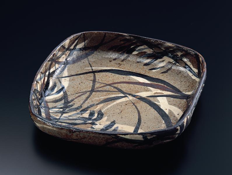 乾山銹絵染付草文四方鉢 - MIHO MUSEUM