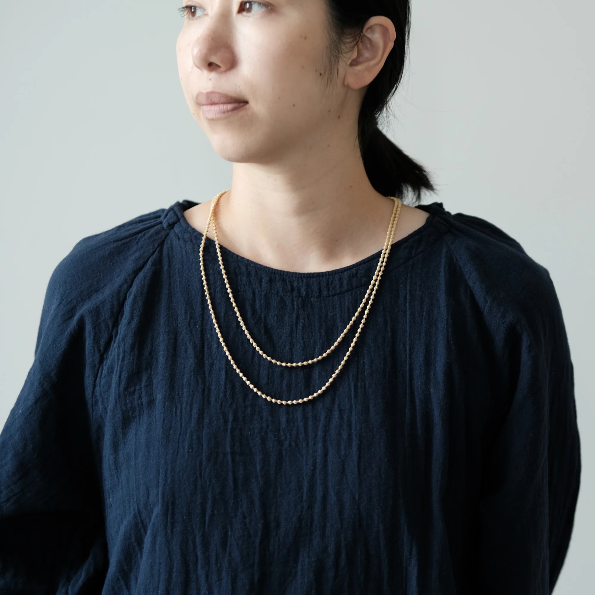 刺繍糸でできた肌に優しいネックレス | マイクロスフィア120 - OOO