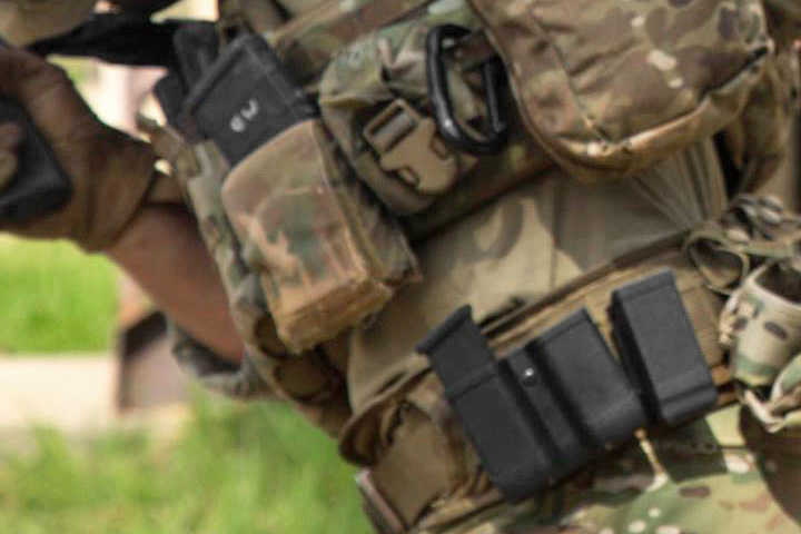 BlackHawk! シングルスタック ダブル ハンドガン マガジンケース