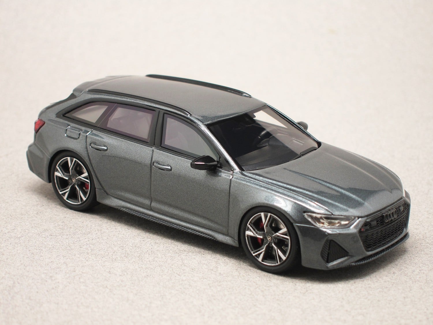 Audi RS6 Avant 2019 grey (Truescale) 1:43 - Minicarweb