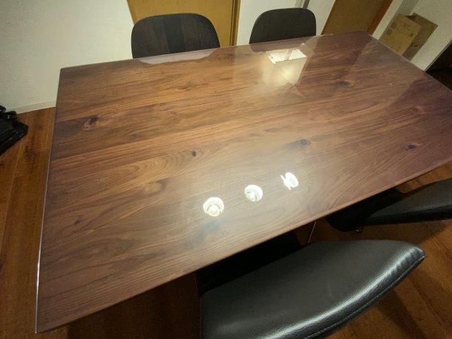 アクタス FJ DINING TABLEにテーブルマットを敷いた事例 | 透明