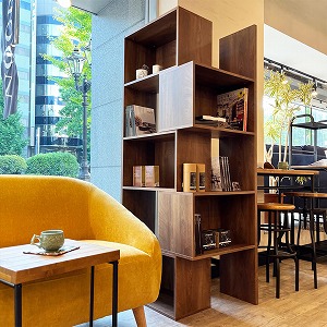 ノーチェ シンプルなデザインの扉付き キャビネット 本棚 4つの収納