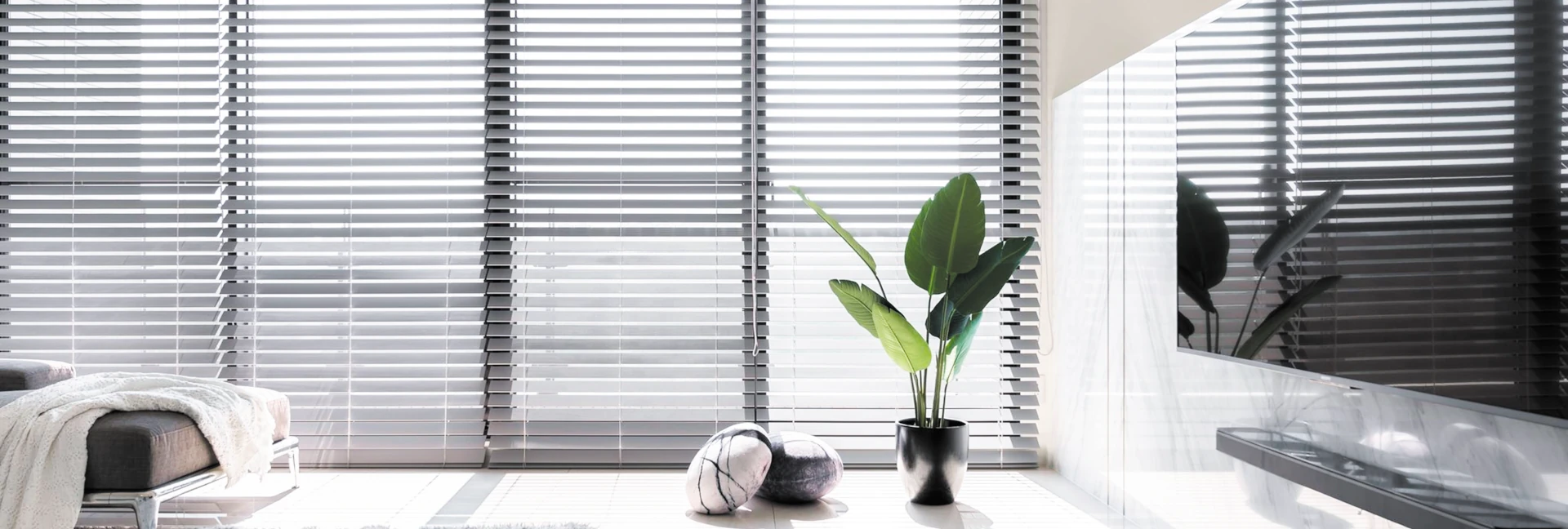 軽さと桐 | 桐ウッドブラインド | ノーマンジャパン