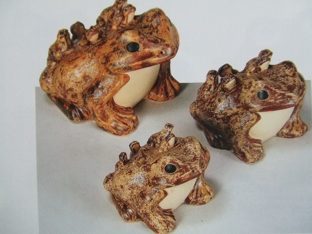 むかえる六蛙（茶15号）｜中村陶器 信楽焼の通販サイト （滋賀/陶器