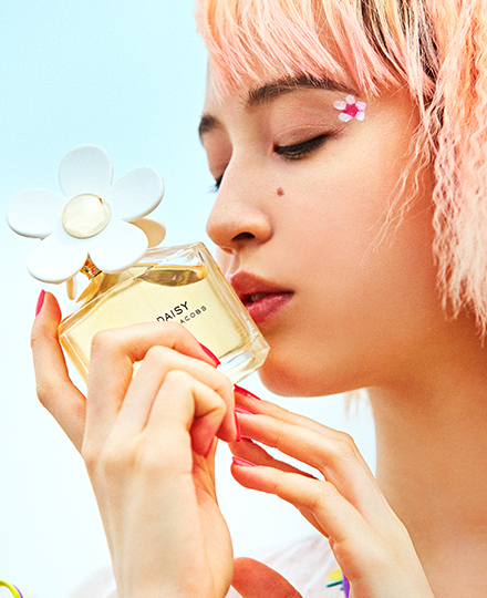 フレッシュではつらつとした 「DAISY」の香りをまとって - NYLON JAPAN