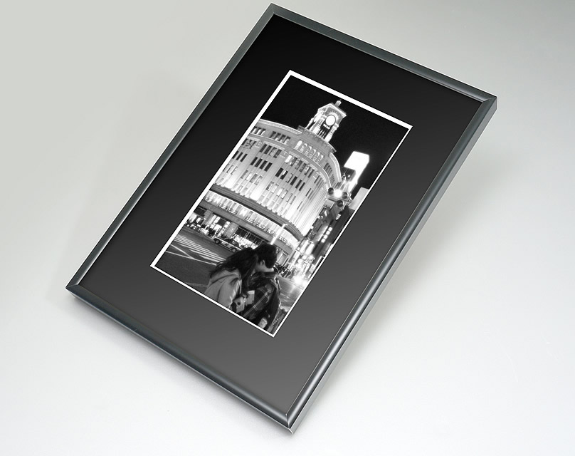 黒いフレームで写真を飾ろう！ | 株式会社ソフケン