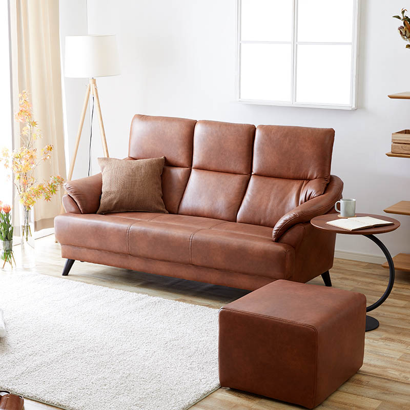 ハイバックなのに省スペース。傷や摩擦に強い「LEATHER TOUCH
