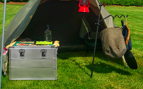 リッチなキャンプに！ZARGES社製アルミコンテナ｜摂津金属工業株式会社