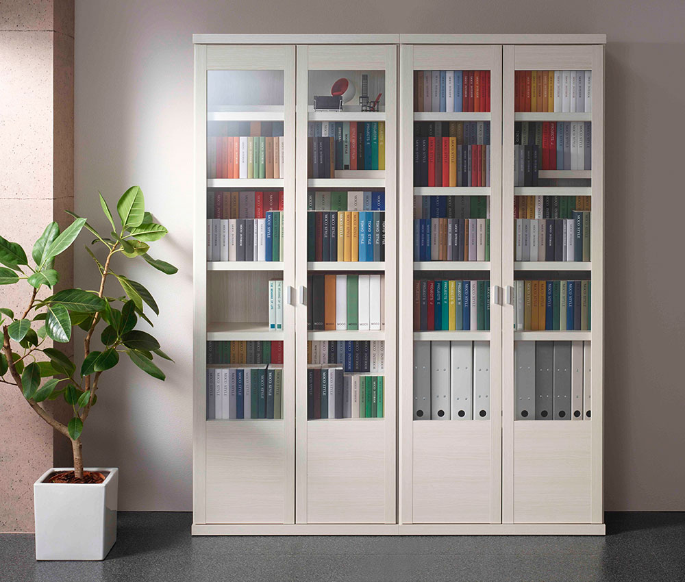 前後段違いの棚板で大容量収納が可能な扉付きキャビネット【書斎家具屋】