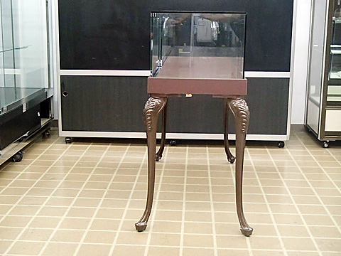 ヨーロッパ調猫脚ケース【ショーケース販売の徳山】