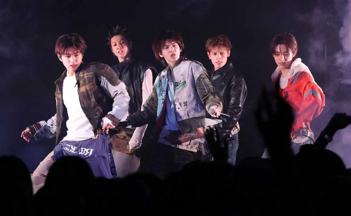 息の合ったパフォーマンスを見せるCORTISの（左から）ゴンホ