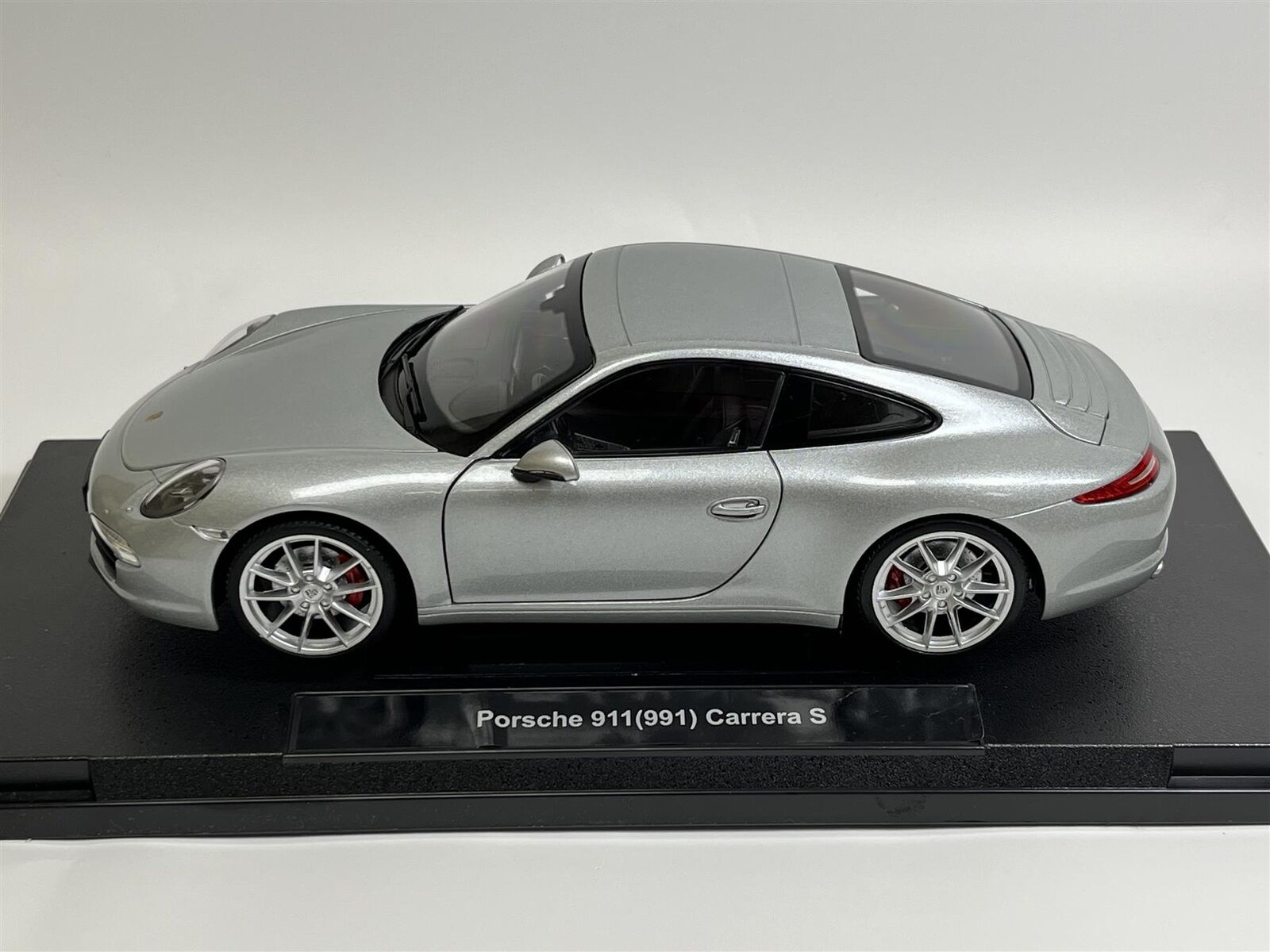 Welly 2013 Porsche 911 991 Carrera S Coupe Silver 1:18 – STM Diecast