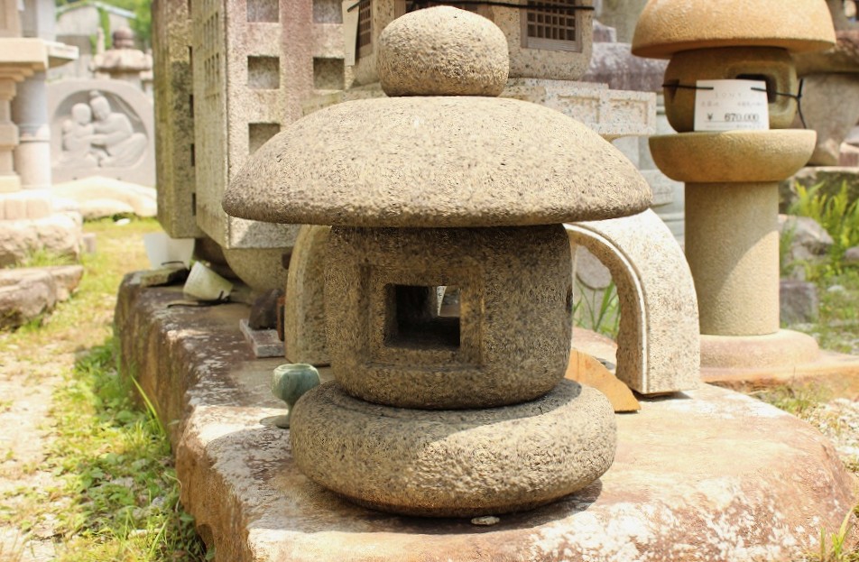 愛知県岡崎市の日本庭園石灯篭・水鉢蹲（つくばい）・石製品の製造販売